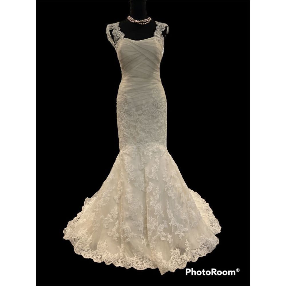 Host Pick🎉 Cap Sleeve Mermaid Wedding Gown by Blue